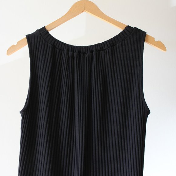 Amour Vert Black Tank Top - Picture 7 of 9